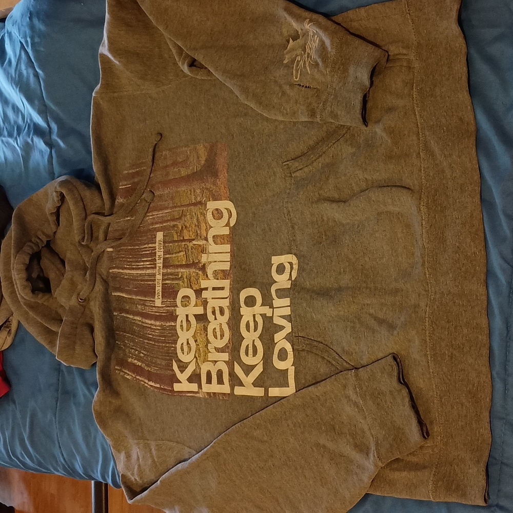 GLMR KLLS 'Keep breathing keep loving' girls hoodie M
